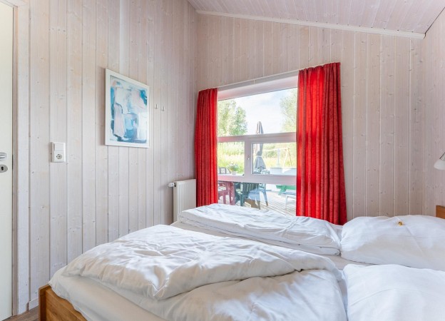 2. Schlafzimmer mit Doppelbett