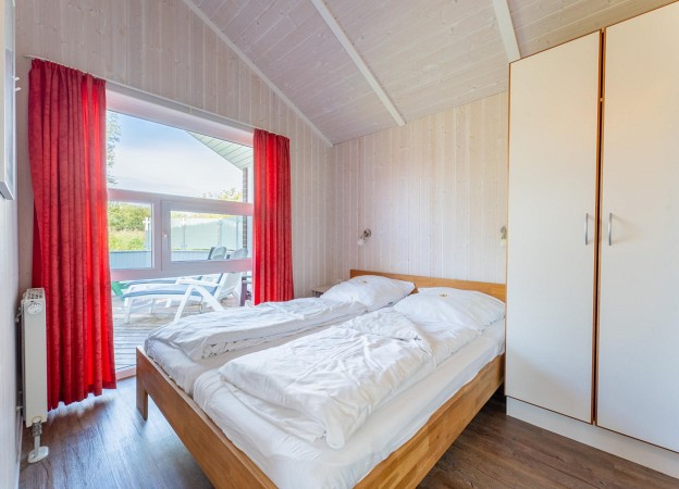 2. Schlafzimmer mit Doppelbett